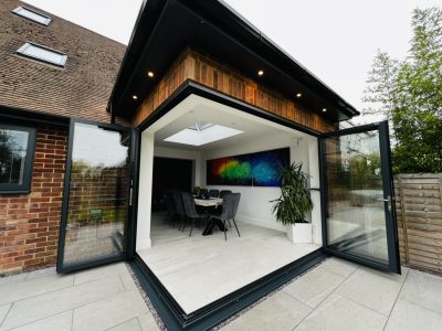 Extension with door on the corner